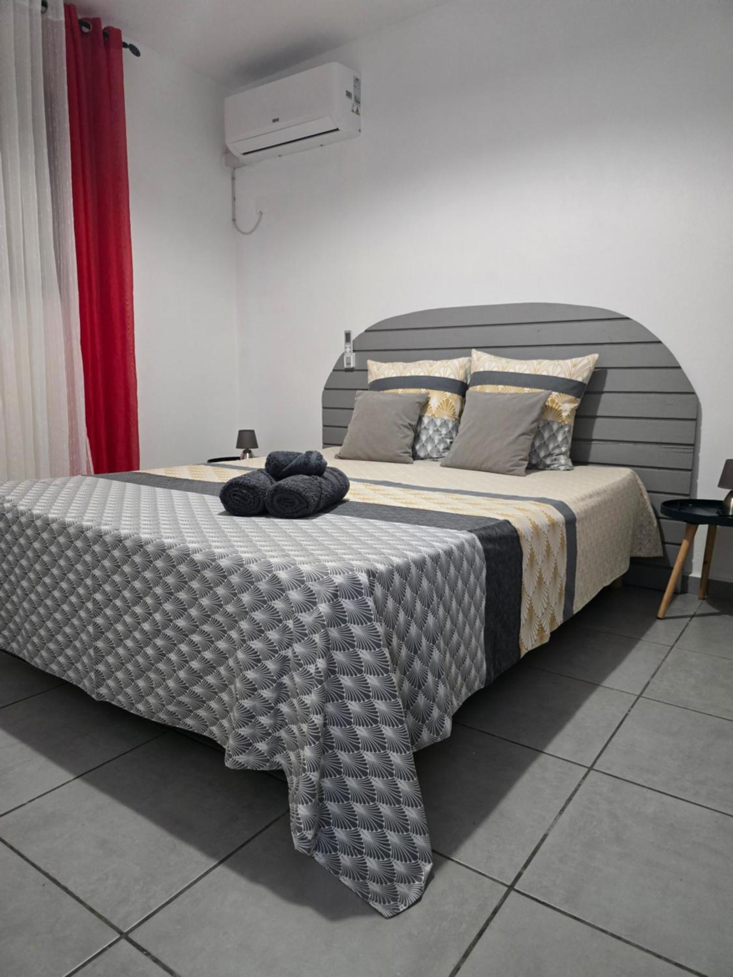 Maison Laurencia - Appartement De L'Etage サンタンヌ エクステリア 写真