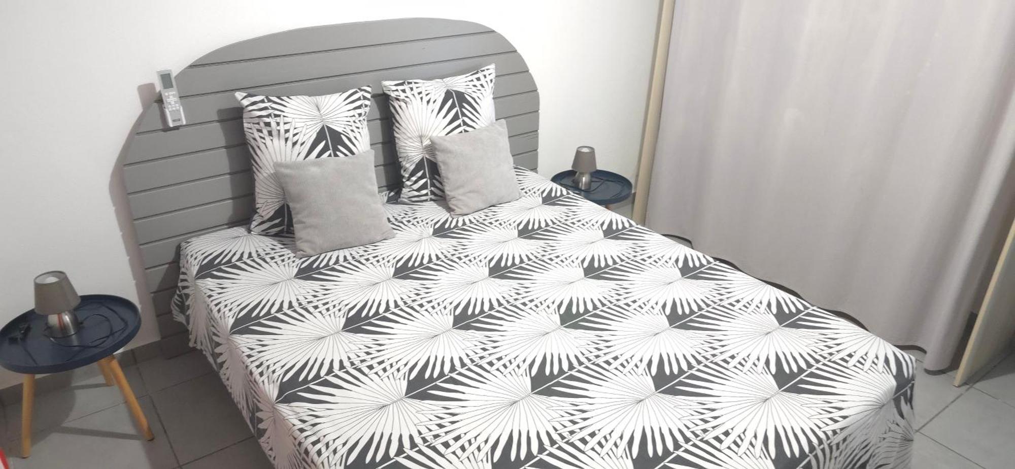 Maison Laurencia - Appartement De L'Etage サンタンヌ エクステリア 写真